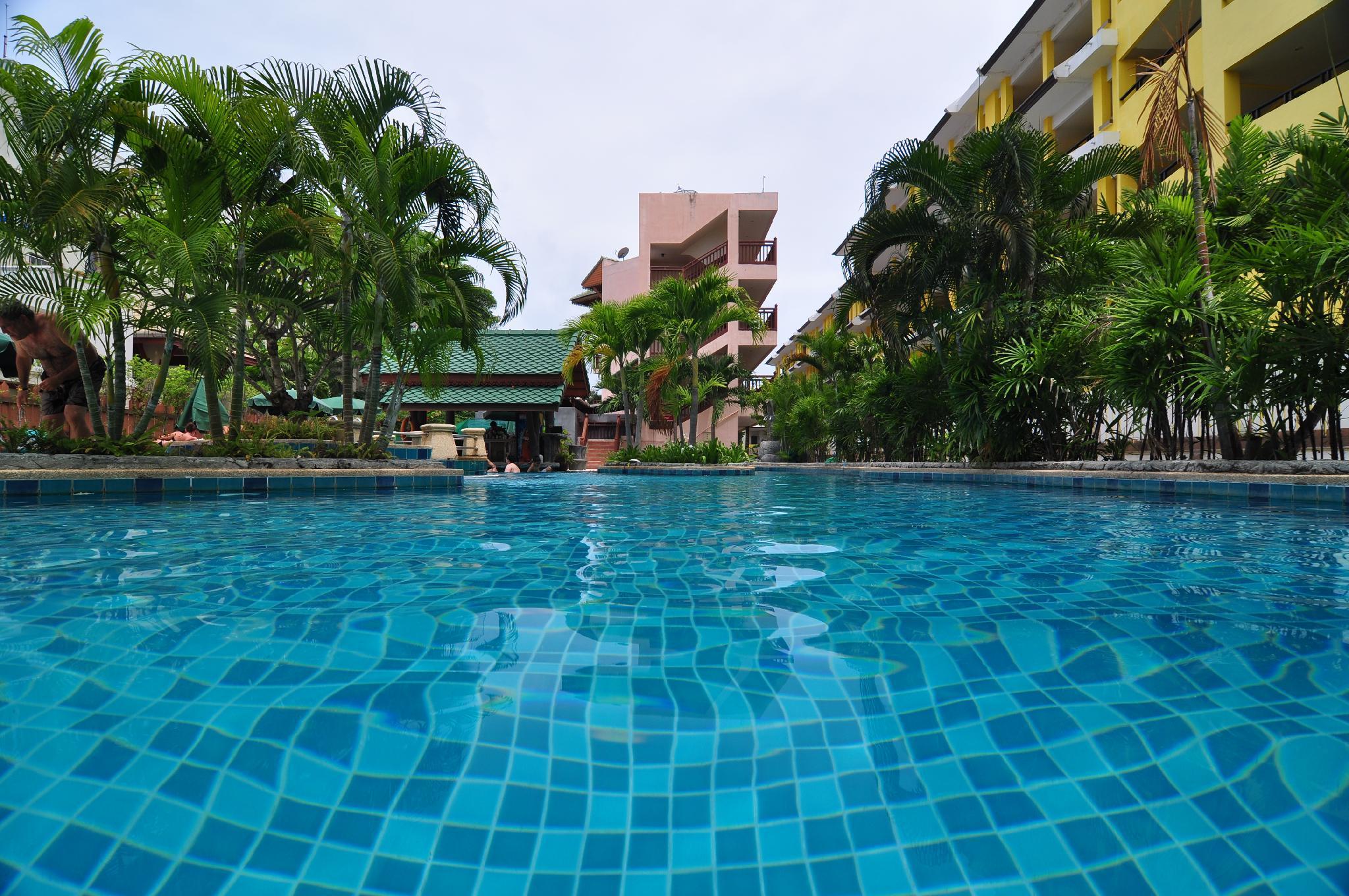 Baan Karonburi Resort Bagian luar foto